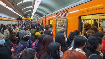 El Gobierno de la Ciudad de México detalló que más de 5,800 elementos de seguridad ya están desplegados en estaciones y accesos para garantizar la seguridad de usuarias y usuarios.
Para más información del tema, visita: https://www.eleconomista.com.mx/politica/policias-encubiertos-vigilaran-metro-cdmx-ataques-pinchazos-pasajeros-20250502-757417.html
¡Síguenos en nuestras redes sociales para mantenerte informado!
Twitter: https://twitter.com/eleconomista
Facebook: https://www.facebook.com/ElEconomista.mx
Instagram: https://www.instagram.com/eleconomistamx
LinkedIn: https://www.linkedin.com/company/el-economista/
#ElEconomista #EETV