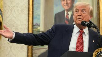"La victoria se logró principalmente gracias a nosotros, guste o no", declaró Trump en la Casa Blanca poco después de emitir la proclamación.
Para más información del tema, visita: https://www.eleconomista.com.mx/internacionales/donald-trump-proclama-8-mayo-dia-victoria-segunda-guerra-mundial-20250507-758077.html
¡Síguenos en nuestras redes sociales para mantenerte informado!
Twitter: https://twitter.com/eleconomista
Facebook: https://www.facebook.com/ElEconomista.mx
Instagram: https://www.instagram.com/eleconomistamx
LinkedIn: https://www.linkedin.com/company/el-economista/
#ElEconomista #EETV