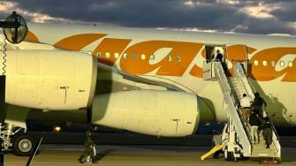 Las autoridades venezolanas han anunciado la llegada este jueves al país latinoamericano más de 300 migrantes, cerca de 120 de ellos menores de edad, a bordo de un avión que había despegado desde México.
Para más información del tema, visita: https://www.eleconomista.com.mx/internacionales/regresan-venezuela-300-migrantes-vuelo-mexico-20250509-758383.html
¡Síguenos en nuestras redes sociales para mantenerte informado!
Twitter: https://twitter.com/eleconomista
Facebook: https://www.facebook.com/ElEconomista.mx
Instagram: https://www.instagram.com/eleconomistamx
LinkedIn: https://www.linkedin.com/company/el-economista/
#ElEconomista #EETV