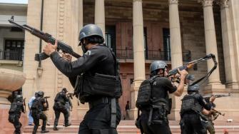 La escalada entre las dos potencias nucleares hacía temer una guerra abierta.
Para más información del tema, visita: https://www.eleconomista.com.mx/internacionales/india-pakistan-acuerdan-alto-fuego-anuncia-trump-20250510-758481.html
¡Síguenos en nuestras redes sociales para mantenerte informado!
Twitter: https://twitter.com/eleconomista
Facebook: https://www.facebook.com/ElEconomista.mx
Instagram: https://www.instagram.com/eleconomistamx
LinkedIn: https://www.linkedin.com/company/el-economista/
#ElEconomista #EETV