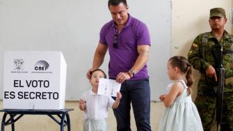 El Consejo Nacional Electoral confirmó que es el vencedor tras contabilizar el 55.63% de los votos emitidos en la segunda vuelta.
Para más información del tema, visita: https://www.eleconomista.com.mx/internacionales/ratifican-victoria-noboa-presidenciales-ecuador-20250510-758507.html
¡Síguenos en nuestras redes sociales para mantenerte informado!
Twitter: https://twitter.com/eleconomista
Facebook: https://www.facebook.com/ElEconomista.mx
Instagram: https://www.instagram.com/eleconomistamx
LinkedIn: https://www.linkedin.com/company/el-economista/
#ElEconomista #EETV