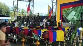 El presidente de Ecuador, Daniel Noboa, declaró este sábado tres días de duelo nacional por la muerte de 11 militares en una emboscada atribuida a una disidencia colombiana de las FARC en la Amazonía ecuatoriana, informó la presidencia.
¡Síguenos en nuestras redes sociales para mantenerte informado!
Twitter: https://twitter.com/eleconomista
Facebook: https://www.facebook.com/ElEconomista.mx
Instagram: https://www.instagram.com/eleconomistamx
LinkedIn: https://www.linkedin.com/company/el-economista/
#ElEconomista #EETV #AFP