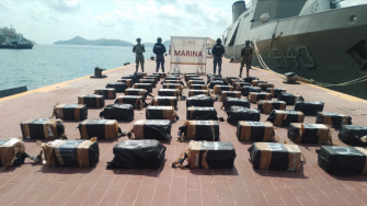 Militares mexicanos decomisaron 1.3 toneladas de cocaína durante un operativo realizado en costas del estado de Guerrero, informó este martes la Secretaría de Seguridad.
Para más información del tema, visita: https://www.eleconomista.com.mx/politica/garcia-harfuch-anuncia-nuevo-golpe-narcotrafico-decomisan-1-3-toneladas-cocaina-guerrero-20250513-758842.html
¡Síguenos en nuestras redes sociales para mantenerte informado!
Twitter: https://twitter.com/eleconomista
Facebook: https://www.facebook.com/ElEconomista.mx
Instagram: https://www.instagram.com/eleconomistamx
LinkedIn: https://www.linkedin.com/company/el-economista/
#ElEconomista #EETV