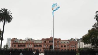 El vocero presidencial del gobierno Argentino, Manuel Adorni, anunció en conferencia de prensa que el Gobierno de Javier Milei eliminará, por decreto, los aranceles de importación a los celulares.
Para más información del tema, visita: https://www.eleconomista.com.mx/empresas/argentina-anuncia-eliminara-aranceles-importaciones-celulares-20250513-758867.html
¡Síguenos en nuestras redes sociales para mantenerte informado!
Twitter: https://twitter.com/eleconomista
Facebook: https://www.facebook.com/ElEconomista.mx
Instagram: https://www.instagram.com/eleconomistamx
LinkedIn: https://www.linkedin.com/company/el-economista/
#ElEconomista #EETV