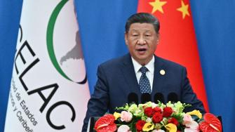 El presidente de China, Xi Jinping, ofreció el martes una relación más estrecha y cooperativa con América Latina y el Caribe en tiempos de "confrontación geopolítica" y "proteccionismo", en un dardo dirigido a Estados Unidos.
¡Síguenos en nuestras redes sociales para mantenerte informado!
Twitter: https://twitter.com/eleconomista
Facebook: https://www.facebook.com/ElEconomista.mx
Instagram: https://www.instagram.com/eleconomistamx
LinkedIn: https://www.linkedin.com/company/el-economista/
#ElEconomista #EETV