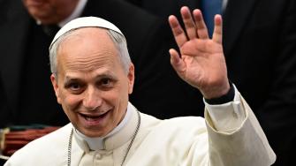 El papa León XIV ofreció el miércoles su mediación entre los dirigentes de países en conflicto, y afirmó que hará personalmente "todo el esfuerzo necesario para que prevalezca la paz".
¡Síguenos en nuestras redes sociales para mantenerte informado!
Twitter: https://twitter.com/eleconomista
Facebook: https://www.facebook.com/ElEconomista.mx
Instagram: https://www.instagram.com/eleconomistamx
LinkedIn: https://www.linkedin.com/company/el-economista/
#ElEconomista #EETV