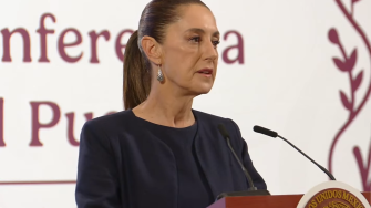 La presidenta de México, Claudia Sheinbaum, calificó este miércoles de "inaceptable" el plan republicano que se debate en la Cámara de Representantes de Estados Unidos para gravar con una tasa de un 5% las remesas que envían los inmigrantes a sus países de origen.
Para más información del tema, visita: https://www.eleconomista.com.mx/sectorfinanciero/sheinbaum-tacha-inaceptable-propuesta-republicana-gravar-remesas-20250515-759196.html
Twitter: https://twitter.com/eleconomista
Sitio web: https://www.eleconomista.com.mx/
Facebook: https://www.facebook.com/ElEconomista.mx
#ElEconomista #CapitalHumano #EETV