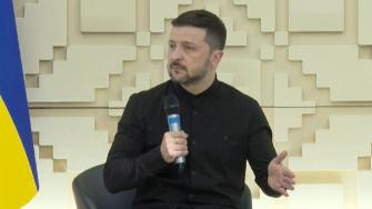 El presidente ucraniano, Volodimir Zelenski, envió el jueves a Estambul a una delegación para las primeras negociaciones de paz directas con Rusia en tres años, pero acusó a Rusia de no tomarse en serio las conversaciones. Moscú respondió tratándolo de "payaso".
¡Síguenos en nuestras redes sociales para mantenerte informado!
Twitter: https://twitter.com/eleconomista
Facebook: https://www.facebook.com/ElEconomista.mx
Instagram: https://www.instagram.com/eleconomistamx
LinkedIn: https://www.linkedin.com/company/el-economista/
#ElEconomista #EETV #AFP