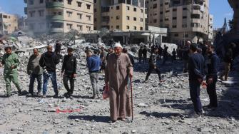 Hamás ha resaltado en un comunicado que Israel "no tiene legitimidad" para ocupar las tierras palestinas y que sus fuerzas seguirán luchando hasta que Palestina sea liberada.
Para más información del tema, visita: https://www.eleconomista.com.mx/internacionales/hamas-asegura-hay-progreso-significativo-negociaciones-alto-fuego-20250515-759277.html
¡Síguenos en nuestras redes sociales para mantenerte informado!
Twitter: https://twitter.com/eleconomista
Facebook: https://www.facebook.com/ElEconomista.mx
Instagram: https://www.instagram.com/eleconomistamx
LinkedIn: https://www.linkedin.com/company/el-economista/
#ElEconomista #EETV