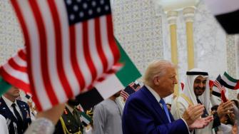 El presidente de Estados Unidos, Donald Trump, dijo este viernes que en las próximas dos o tres semanas su Gobierno enviará cartas a los países en las que les indicará "lo que pagarán por hacer negocios en Estados Unidos".
Para más información del tema, visita: https://www.eleconomista.com.mx/empresas/trump-dice-bessent-lutnick-enviaran-cartas-sobre-comercio-paises-pocas-semanas-20250516-759382.html
¡Síguenos en nuestras redes sociales para mantenerte informado!
Twitter: https://twitter.com/eleconomista
Facebook: https://www.facebook.com/ElEconomista.mx
Instagram: https://www.instagram.com/eleconomistamx
LinkedIn: https://www.linkedin.com/company/el-economista/
#ElEconomista #EETV