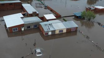 El fenómeno meteorológico que inundó el norte de la provincia quintuplicó lo que suele llover.
Para más información del tema, visita: https://www.eleconomista.com.mx/internacionales/inundaciones-argentina-dejan-muerto-tres-desaparecidos-2-000-evacuados-20250518-759582.html
¡Síguenos en nuestras redes sociales para mantenerte informado!
Twitter: https://twitter.com/eleconomista
Facebook: https://www.facebook.com/ElEconomista.mx
Instagram: https://www.instagram.com/eleconomistamx
LinkedIn: https://www.linkedin.com/company/el-economista/
#ElEconomista #EETV