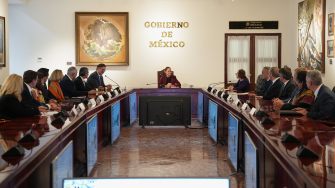 La presidenta Claudia Sheinbaum compartió la imagen en la que está reunida con empresarios y Susan Segal, presidenta de Americas Society/Council of the Américas