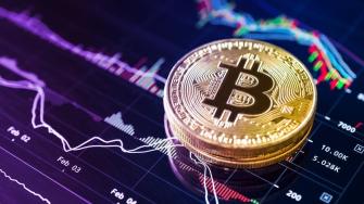 El bitcóin, la criptomoneda con mayor capitalización, batió un récord el miércoles al alcanzar los 109.499,76 dólares, impulsado por una ola de optimismo en Estados Unidos en torno a la regulación del sector.
¡Síguenos en nuestras redes sociales para mantenerte informado!
Twitter: https://twitter.com/eleconomista
Facebook: https://www.facebook.com/ElEconomista.mx
Instagram: https://www.instagram.com/eleconomistamx
LinkedIn: https://www.linkedin.com/company/el-economista/
#ElEconomista #EETV