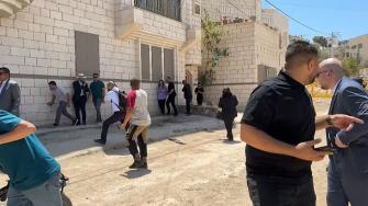 El ejército de Israel señaló que sus tropas realizaron "disparos de advertencia" después de que un grupo de diplomáticos, incluidos mexicanos, se desviara de la ruta aprobada durante una visita a Yenín, en el norte de Cisjordania ocupada.
Para más información del tema, visita:https://www.eleconomista.com.mx/internacionales/mexico-pedira-aclaraciones-israel-sobre-disparos-visita-diplomaticos-cisjordania-20250521-760122.html
¡Síguenos en nuestras redes sociales para mantenerte informado!
Twitter: https://twitter.com/eleconomista
Facebook: https://www.facebook.com/ElEconomista.mx
Instagram: https://www.instagram.com/eleconomistamx
LinkedIn: https://www.linkedin.com/company/el-economista/
#ElEconomista #EETV