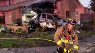 Varias personas murieron el jueves cuando un pequeño avión privado se estrelló en una zona residencial de San Diego, California, en el oeste de Estados Unidos, según las autoridades locales.
¡Síguenos en nuestras redes sociales para mantenerte informado!
Twitter: https://twitter.com/eleconomista
Facebook: https://www.facebook.com/ElEconomista.mx
Instagram: https://www.instagram.com/eleconomistamx
LinkedIn: https://www.linkedin.com/company/el-economista/
#ElEconomista #EETV