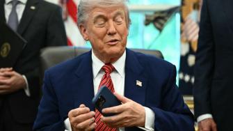 El presidente estadounidense Donald Trump afirmó este viernes que no está "buscando un acuerdo" comercial con la Unión Europea (UE) e insistió en que los aranceles a los productos del bloque serán del 50% a partir del 1 de junio.
