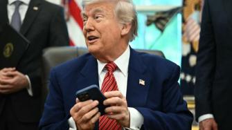 El presidente de Estados Unidos, Donald Trump, dijo este viernes que el arancel del 25% que dice que impondrá a Apple también se aplicará a Samsung y a otros fabricantes de teléfonos inteligentes.
Para más información del tema, visita: https://www.eleconomista.com.mx/empresas/trump-amenaza-aplicar-aranceles-apple-samsung-otros-fabricantes-20250523-760485.html
¡Síguenos en nuestras redes sociales para mantenerte informado!
Twitter: https://twitter.com/eleconomista
Facebook: https://www.facebook.com/ElEconomista.mx
Instagram: https://www.instagram.com/eleconomistamx
LinkedIn: https://www.linkedin.com/company/el-economista/
T
#ElEconomista #EETV
