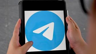 El departamento de delitos cibernéticos del Ministerio de Seguridad ha asegurado que el 68 por ciento de los 9,600 canales y grupos de Telegram en Vietnam contienen material dañino.
Para más información del tema, visita: https://www.eleconomista.com.mx/internacionales/vietnam-bloquea-telegram-negarse-colaborar-investigaciones-policiales-20250523-760504.html
¡Síguenos en nuestras redes sociales para mantenerte informado!
Twitter: https://twitter.com/eleconomista
Facebook: https://www.facebook.com/ElEconomista.mx
Instagram: https://www.instagram.com/eleconomistamx
LinkedIn: https://www.linkedin.com/company/el-economista/
#ElEconomista #EETV