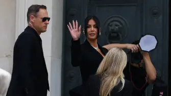 La justicia francesa condenó el viernes a penas de hasta tres años de cárcel en firme a los autores del millonario atraco que sufrió la estrella de telerrealidad estadounidense Kim Kardashian en un hotel en París en 2016, aunque ninguno volverá a prisión.
¡Síguenos en nuestras redes sociales para mantenerte informado!
Twitter: https://twitter.com/eleconomista
Facebook: https://www.facebook.com/ElEconomista.mx
Instagram: https://www.instagram.com/eleconomistamx
LinkedIn: https://www.linkedin.com/company/el-economista/
T
#ElEconomista #EETV