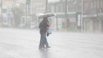 Se forma la tormenta tropical ‘Alvin’, el primer fenómeno con nombre de la actual temporada de ciclones tropicales en el Océano Pacífico
Para más información del tema, visita: https://www.eleconomista.com.mx/estados/depresion-tropical-e-desplaza-pacifico-amenaza-lluvias-estados-20250529-761293.html
¡Síguenos en nuestras redes sociales para mantenerte informado!
Twitter: https://twitter.com/eleconomista
Facebook: https://www.facebook.com/ElEconomista.mx
Instagram: https://www.instagram.com/eleconomistamx
LinkedIn: https://www.linkedin.com/company/el-economista/
#ElEconomista #EETV