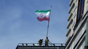 Si fracasan las negociaciones nucleares y surge un conflicto con Estados Unidos, Irán atacará las bases estadounidenses de la región, dijo este miércoles el ministro de Defensa, Aziz Nasirzadeh, días antes de la sexta ronda de conversaciones sobre energía nuclear entre Teherán y Washington.
Para más información del tema, visita: https://www.eleconomista.com.mx/internacionales/iran-atacara-bases-estados-unidos-oriente-proximo-surge-conflicto-militar-20250611-763193.html
¡Síguenos en nuestras redes sociales para mantenerte informado!
Twitter: https://twitter.com/eleconomista
Facebook: https://www.facebook.com/ElEconomista.mx
Instagram: https://www.instagram.com/eleconomistamx
LinkedIn: https://www.linkedin.com/company/el-economista/
#ElEconomista #EETV