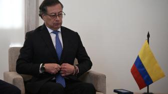 El presidente de Colombia, Gustavo Petro, convocó por decreto a una consulta popular para reformar el sistema laboral del país.
Para más información del tema, visita: https://www.eleconomista.com.mx/internacionales/petro-convoca-consulta-popular-sobre-reforma-laboral-colombia-20250611-763294.html
¡Síguenos en nuestras redes sociales para mantenerte informado!
Twitter: https://twitter.com/eleconomista
Facebook: https://www.facebook.com/ElEconomista.mx
Instagram: https://www.instagram.com/eleconomistamx
LinkedIn: https://www.linkedin.com/company/el-economista/
#ElEconomista #EETV