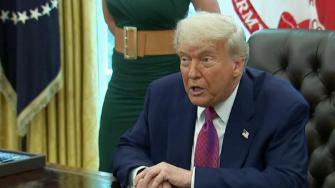 El presidente de Estados Unidos, Donald Trump, consideró este miércoles "excelente" su relación con China tras el acuerdo alcanzado al cabo de dos días de negociaciones en Londres para preservar una tregua comercial.
¡Síguenos en nuestras redes sociales para mantenerte informado!
Twitter: https://twitter.com/eleconomista
Facebook: https://www.facebook.com/ElEconomista.mx
Instagram: https://www.instagram.com/eleconomistamx
LinkedIn: https://www.linkedin.com/company/el-economista/
#ElEconomista #EETV