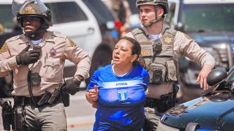El presidente de Estados Unidos, Donald Trump, adelantó la mañana de este jueves que habrá "cambios" en sus políticas migratorias después de que los grandes empresarios le trasladaron que sus "agresivas" medidas "están quitando excelentes trabajadores con amplia experiencia" en la agricultura y el sector servicios.
Para más información del tema, visita: https://www.eleconomista.com.mx/internacionales/trump-adelanta-cambios-politica-migratoria-quejas-grandes-empresarios-agricultores-20250612-763412.html
¡Síguenos en nuestras redes sociales para mantenerte informado!
Twitter: https://twitter.com/eleconomista
Facebook: https://www.facebook.com/ElEconomista.mx
Instagram: https://www.instagram.com/eleconomistamx
LinkedIn: https://www.linkedin.com/company/el-economista/
#ElEconomista #EETV