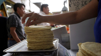 El Gobierno federal se ha trazado como meta una disminución paulatina del precio de la tortilla de hasta un 10% durante el sexenio.