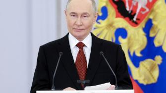 El comunicado del Kremlin indicó que Rusia seguirá en estrecho contacto tanto con Irán como con Israel.
Para más información del tema, visita: https://www.eleconomista.com.mx/internacionales/putin-dice-netanyahu-cuestiones-sobre-programa-nuclear-irani-deben-resolverse-diplomatica-20250613-763641.html
¡Síguenos en nuestras redes sociales para mantenerte informado!
Twitter: https://twitter.com/eleconomista
Facebook: https://www.facebook.com/ElEconomista.mx
Instagram: https://www.instagram.com/eleconomistamx
LinkedIn: https://www.linkedin.com/company/el-economista/
#ElEconomista #EETV #VladimirPutin