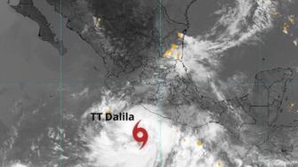 El SMN advirtió de posibles deslaves, incremento en niveles de ríos y arroyos, así como desbordamientos e inundaciones en cinco entidades.
Para más información del tema, visita: https://www.eleconomista.com.mx/politica/forma-tormenta-dalila-frente-costas-mexicanas-alerta-5-estados-pacifico-20250613-763661.html
¡Síguenos en nuestras redes sociales para mantenerte informado!
Twitter: https://twitter.com/eleconomista
Facebook: https://www.facebook.com/ElEconomista.mx
Instagram: https://www.instagram.com/eleconomistamx
LinkedIn: https://www.linkedin.com/company/el-economista/
#ElEconomista #EETV #TormentaTropical