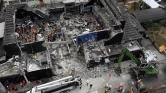 El tribunal que lleva la causa adelantó que fallará el domingo sobre esta solicitud.
Para más información del tema, visita: https://www.eleconomista.com.mx/internacionales/fiscalia-dominicana-pide-prision-preventiva-dueno-disco-colapsada-20250614-763733.html
¡Síguenos en nuestras redes sociales para mantenerte informado!
Twitter: https://twitter.com/eleconomista
Facebook: https://www.facebook.com/ElEconomista.mx
Instagram: https://www.instagram.com/eleconomistamx
LinkedIn: https://www.linkedin.com/company/el-economista/
#ElEconomista #EETV #JetSet