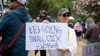 La manifestación se enmarca en la jornada de protestas convocada por opositores al magnate republicano en casi 2,000 ciudades estadounidenses bajo el nombre "Sin Reyes".
Para más información del tema, visita: https://www.eleconomista.com.mx/politica/estadounidenses-marchan-ciudad-mexico-redadas-migratorias-trump-20250614-763741.html
¡Síguenos en nuestras redes sociales para mantenerte informado!
Twitter: https://twitter.com/eleconomista
Facebook: https://www.facebook.com/ElEconomista.mx
Instagram: https://www.instagram.com/eleconomistamx
LinkedIn: https://www.linkedin.com/company/el-economista/
T
#ElEconomista #EETV #Trump #Manifestaciones #Redadas #Antimigrantes