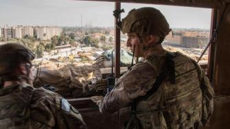 Estados Unidos tiene unos 2,500 militares en Irak como parte del contingente internacional contra el Estado Islámico.
Para más información del tema, visita: https://www.eleconomista.com.mx/internacionales/kataib-hezbola-atacara-bases-eu-entra-guerra-iran-20250615-763774.html
¡Síguenos en nuestras redes sociales para mantenerte informado!
Twitter: https://twitter.com/eleconomista
Facebook: https://www.facebook.com/ElEconomista.mx
Instagram: https://www.instagram.com/eleconomistamx
LinkedIn: https://www.linkedin.com/company/el-economista/
T
#ElEconomista #EETV #Ataque #EU #Irak