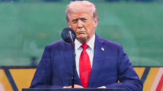 Irán quiere hablar sobre el desescalamiento de las hostilidades con Israel y debería hacerlo inmediatamente "antes de que sea demasiado tarde", dijo este lunes el presidente de Estados Unidos, Donald Trump.
Para más información del tema, visita: https://www.eleconomista.com.mx/internacionales/trump-dice-iran-debe-hablar-desescalada-israel-sea-demasiado-tarde-20250616-763902.html
¡Síguenos en nuestras redes sociales para mantenerte informado!
Twitter: https://twitter.com/eleconomista
Facebook: https://www.facebook.com/ElEconomista.mx
Instagram: https://www.instagram.com/eleconomistamx
LinkedIn: https://www.linkedin.com/company/el-economista/
#ElEconomista #EETV
