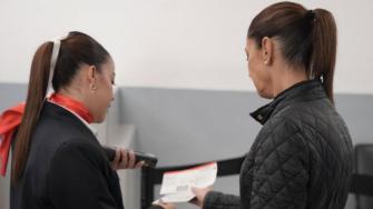 La presidenta de México, Claudia Sheinbaum, partió este lunes rumbo a Canadá para asistir a la Cumbre del G7, donde sostendrá encuentros con líderes internacionales.
Para más información del tema, visita: https://www.eleconomista.com.mx/politica/claudia-sheinbaum-viaja-g7-reunira-donald-trump-lideres-globales-canada-20250616-763895.html
¡Síguenos en nuestras redes sociales para mantenerte informado!
Twitter: https://twitter.com/eleconomista
Facebook: https://www.facebook.com/ElEconomista.mx
Instagram: https://www.instagram.com/eleconomistamx
LinkedIn: https://www.linkedin.com/company/el-economista/
#ElEconomista #EETV