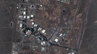 Los ataques aéreos de Israel han dejado fuera de servicio al menos dos de las tres plantas de enriquecimiento de uranio de Irán.
Para más información del tema, visita: https://www.eleconomista.com.mx/internacionales/oiea-dice-maquinas-planta-irani-enriquecimiento-uranio-gravemente-danadas-20250616-763921.html
¡Síguenos en nuestras redes sociales para mantenerte informado!
Twitter: https://twitter.com/eleconomista
Facebook: https://www.facebook.com/ElEconomista.mx
Instagram: https://www.instagram.com/eleconomistamx
LinkedIn: https://www.linkedin.com/company/el-economista/
#ElEconomista #EETV