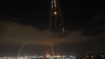 No cabe duda de que por encima de otros factores, el nuevo ataque responde más a intereses políticos internos de Israel y a un cálculo estratégico de desvío mediático respecto al genocidio sobre Gaza que a una amenaza inminente de Irán.

Para más información del tema, visita: https://www.eleconomista.com.mx/internacionales/atacando-israel-iran-pasado-presente-conflicto-explicado-forma-sencilla-20250617-764083.html

¡Síguenos en nuestras redes sociales para mantenerte informado!

Twitter: https://twitter.com/eleconomista 
Facebook: https://www.facebook.com/ElEconomista.mx
Instagram: https://www.instagram.com/eleconomistamx
LinkedIn: https://www.linkedin.com/company/el-economista/

#ElEconomista #EETV