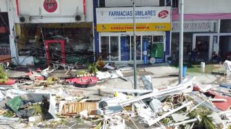 La tormenta tropical Erick se convirtió el miércoles en huracán en aguas del Pacífico, cerca de las costas del suroeste de México, dijo el Centro Nacional de Huracanes de Estados Unidos.
