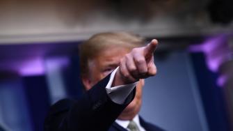 El presidente Donald Trump dejó en el aire la mañana de este miércoles si Estados Unidos se sumará a los ataques israelíes contra Irán y afirmó que la república islámica contactó con Washington para negociar.