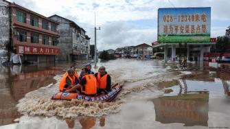 Cerca de 70.000 personas han sido evacuadas en el sur de China tras las fuertes inundaciones provocadas por el tifón Wutip, informaron el miércoles los medios estatales.
¡Síguenos en nuestras redes sociales para mantenerte informado!
Twitter: https://twitter.com/eleconomista
Facebook: https://www.facebook.com/ElEconomista.mx
Instagram: https://www.instagram.com/eleconomistamx
LinkedIn: https://www.linkedin.com/company/el-economista/
#ElEconomista #EETV #Inundaciones #China