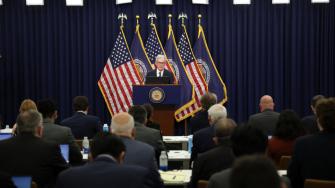 La Reserva Federal (Fed) mantuvo este miércoles como se esperaba sus tasas de interés por cuarta reunión consecutiva, y degradó sus pronósticos para la economía y la inflación de Estados Unidos.
Para más información del tema, visita: https://www.eleconomista.com.mx/sectorfinanciero/fed-mantiene-tasas-interes-pese-enjo-trump-baja-pronostico-pib-eu-20250618-764289.html
¡Síguenos en nuestras redes sociales para mantenerte informado!
Twitter: https://twitter.com/eleconomista
Facebook: https://www.facebook.com/ElEconomista.mx
Instagram: https://www.instagram.com/eleconomistamx
LinkedIn: https://www.linkedin.com/company/el-economista/
#ElEconomista #EETV