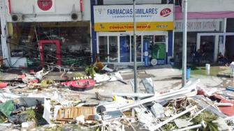 Las pérdidas económicas ocasionadas por el paso del huracán Erick en Acapulco alcanzan los 1,878 millones de pesos, según el último reporte de la Cámara Nacional de Comercio, Servicios y Turismo (Canaco) del puerto, Alejandro Martínez Sidney, presidente del organismo, detalló que “este impacto se debe principalmente al cierre masivo de más de 18,000 empresas durante los días que ha durado la emergencia”.
Para más información del tema, visita: https://www.eleconomista.com.mx/estados/huracan-erick-deja-perdidas-1-878-millones-pesos-acapulco-20250619-764511.html
¡Síguenos en nuestras redes sociales para mantenerte informado!
Twitter: https://twitter.com/eleconomista
Facebook: https://www.facebook.com/ElEconomista.mx
Instagram: https://www.instagram.com/eleconomistamx
LinkedIn: https://www.linkedin.com/company/el-economista/
#ElEconomista #EETV