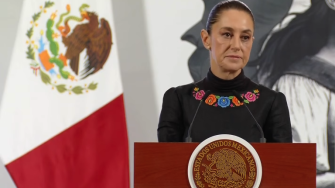 La presidenta Claudia Sheinbaum anunció este viernes su visita a Oaxaca para supervisar directamente los trabajos de apoyo tras el paso del huracán "Erick".
Para más información del tema, visita: https://www.eleconomista.com.mx/politica/sheinbaum-viaja-oaxaca-coordinar-atencion-paso-huracan-erick-20250620-764618.html
¡Síguenos en nuestras redes sociales para mantenerte informado!
Twitter: https://twitter.com/eleconomista
Facebook: https://www.facebook.com/ElEconomista.mx
Instagram: https://www.instagram.com/eleconomistamx
LinkedIn: https://www.linkedin.com/company/el-economista/
T
#ElEconomista #EETV