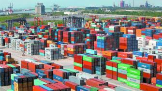México se mantuvo en la posición 11 en la clasificación de las economías que más atrajeron flujos de Inversión Extranjera Directa (IED) en 2024, informó la Conferencia de Naciones Unidas sobre Comercio y Desarrollo (UNCTAD).
Para más información del tema, visita: https://www.eleconomista.com.mx/empresas/mexico-mantiene-posicion-11-atraccion-ied-mundial-20250619-764469.html
¡Síguenos en nuestras redes sociales para mantenerte informado!
Twitter: https://twitter.com/eleconomista
Facebook: https://www.facebook.com/ElEconomista.mx
Instagram: https://www.instagram.com/eleconomistamx
LinkedIn: https://www.linkedin.com/company/el-economista/
T
#ElEconomista #EETV