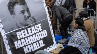 Khalil fue detenido el 8 de marzo en virtud de la aplicación de una ley de 1952, enarbolada por el secretario de Estado, Marco Rubio.
Para más información del tema, visita: https://www.eleconomista.com.mx/internacionales/juez-ordena-liberacion-mahmoud-khalil-lider-protestas-propalestinas-columbia-20250620-764661.html
¡Síguenos en nuestras redes sociales para mantenerte informado!
Twitter: https://twitter.com/eleconomista
Facebook: https://www.facebook.com/ElEconomista.mx
Instagram: https://www.instagram.com/eleconomistamx
LinkedIn: https://www.linkedin.com/company/el-economista/
#ElEconomista #EETV #MahmoudKhalil