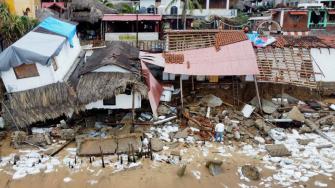 Oaxaca, Guerrero fueron las entidades donde se reportaron los mayores daños.
Para más información del tema, visita: https://www.eleconomista.com.mx/politica/balance-general-mexico-paso-huracan-erick-20250622-764697.html
¡Síguenos en nuestras redes sociales para mantenerte informado!
Twitter: https://twitter.com/eleconomista
Facebook: https://www.facebook.com/ElEconomista.mx
Instagram: https://www.instagram.com/eleconomistamx
LinkedIn: https://www.linkedin.com/company/el-economista/
#ElEconomista #EETV #HuracánErick