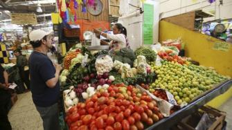 El CEESP comentó que después de un periodo que la economía mexicana apuntaba a una reactivación más rápida, la economía se desacelera.
Para más información del tema, visita: https://www.eleconomista.com.mx/empresas/conflictos-armados-incrementar-precios-productos-combustibles-advierte-concanaco-20250622-764800.html
¡Síguenos en nuestras redes sociales para mantenerte informado!
Twitter: https://twitter.com/eleconomista
Facebook: https://www.facebook.com/ElEconomista.mx
Instagram: https://www.instagram.com/eleconomistamx
LinkedIn: https://www.linkedin.com/company/el-economista/
T
#ElEconomista #EETV