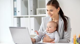 No existe una prohibición legal para llevar hijos al trabajo.