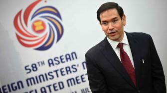 El secretario de Estado estadounidense, Marco Rubio, aseguró este jueves en Malasia que los países del sudeste asiático podrían beneficiarse de mejores aranceles aduaneros que el resto del mundo, en defensa de la guerra comercial emprendida por Donald Trump.
Para más información del tema, visita: https://www.eleconomista.com.mx/internacionales/marco-rubio-promete-asia-mejores-aranceles-respecto-regiones-mundo-20250710-767590.html
¡Síguenos en nuestras redes sociales para mantenerte informado!
Twitter: https://twitter.com/eleconomista
Facebook: https://www.facebook.com/ElEconomista.mx
Instagram: https://www.instagram.com/eleconomistamx
LinkedIn: https://www.linkedin.com/company/el-economista/
#ElEconomista #EETV #Aranceles